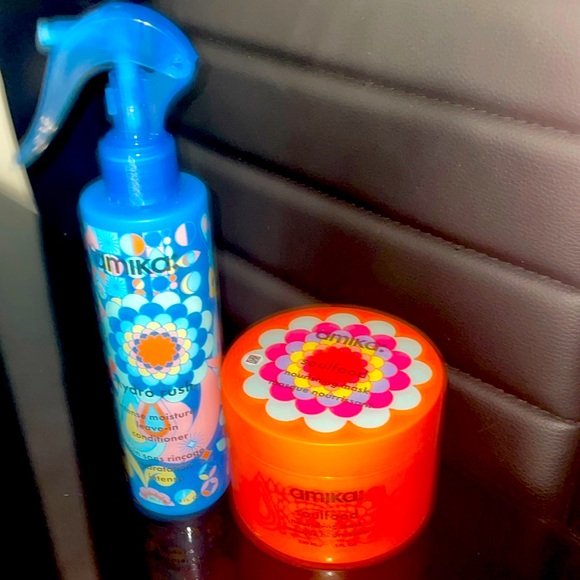 amika Other - AMIKIA
Soulfood, nourishing mask
Hydro rush intense moisture leave in